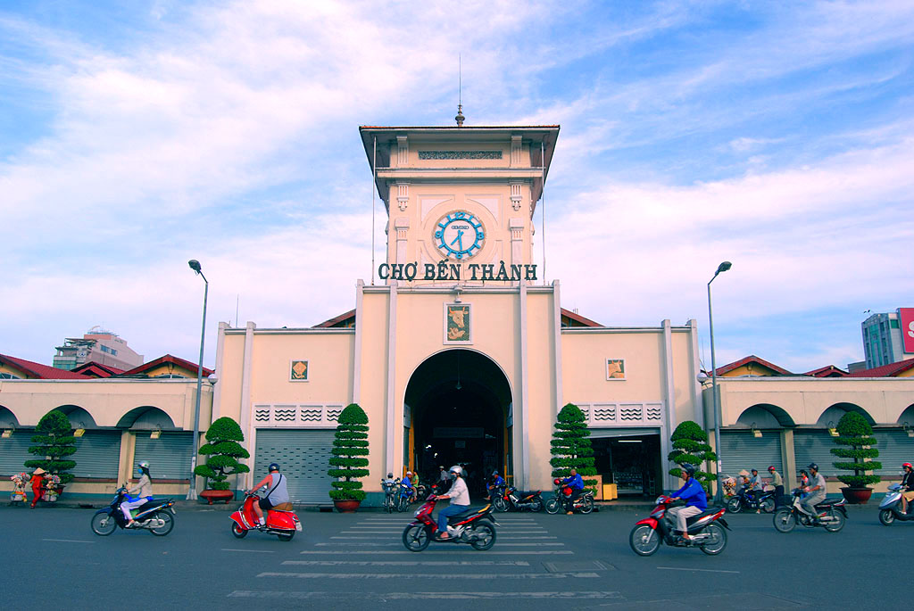 Ben Thanh Market exterior view